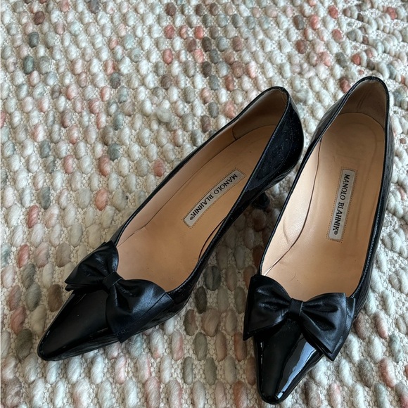 Black Manolo Blahnik Kitten Heels - Picture 1 of 2
